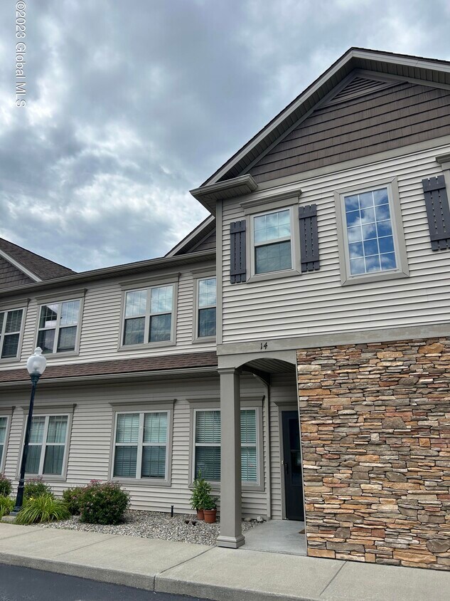 73 Saratoga Rd Unit 14, Schenectady, NY 12302 Condo for Rent in