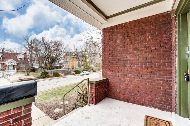 Building Photo - Westwood - Charming 3+ bed 1 bath home freshly updated