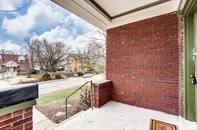 Foto del edificio - Westwood - Charming 3+ bed 1 bath home freshly updated