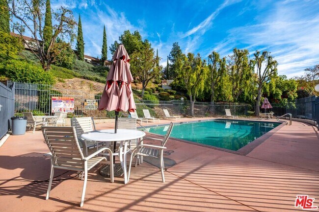 Foto del edificio - 15616 Hillview Ln