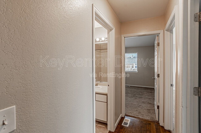 Building Photo - 1099 S Walden Way