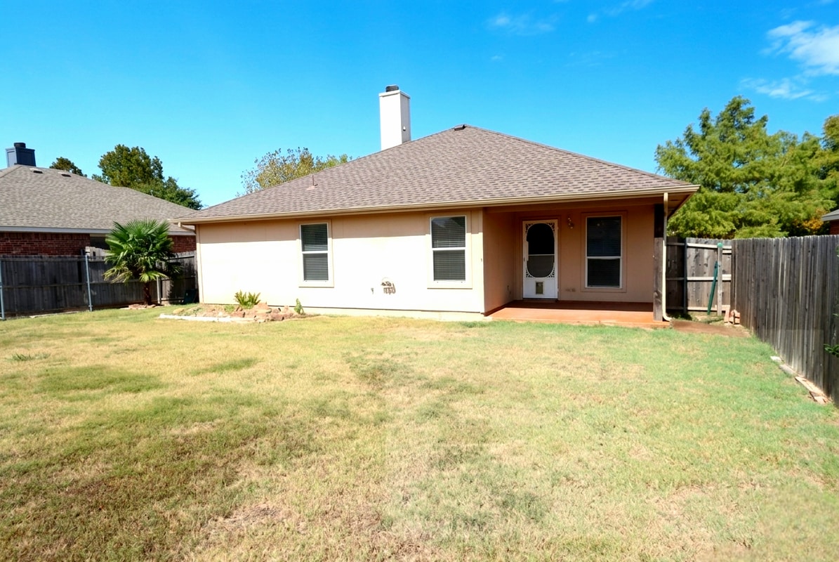 Foto del edificio - 9821 Pierce Dr