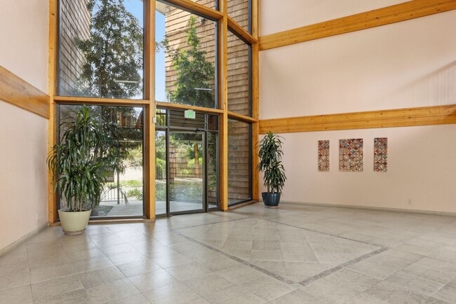 Building Photo - Gated Madonna Vista Community!