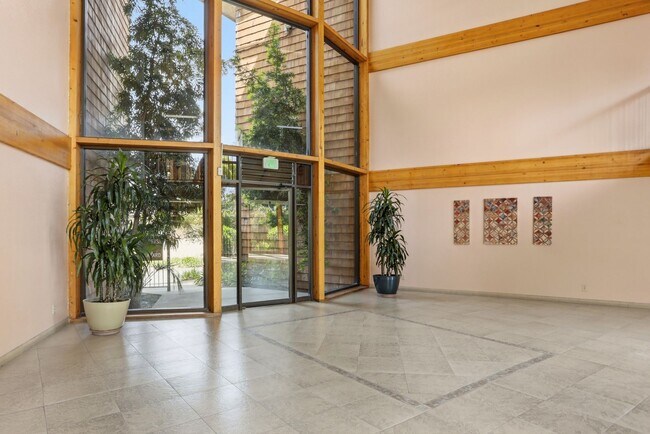 Foto del edificio - Gated Madonna Vista Community!