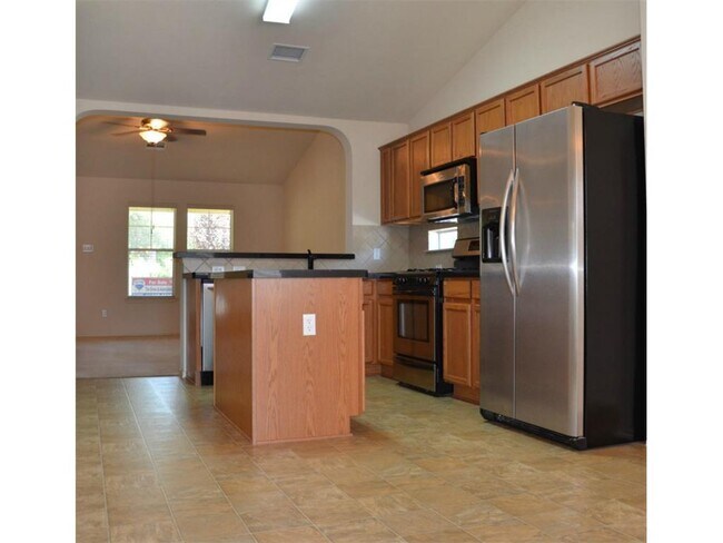 Foto del edificio - 3 Bedroom, 2 Bath, Single Story Home in Ce...