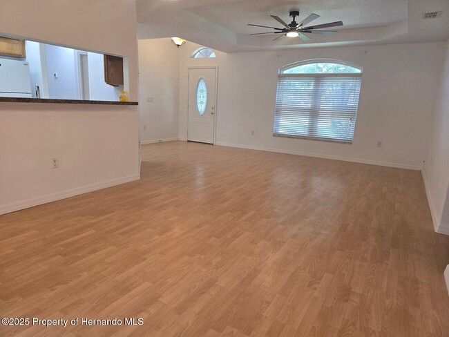 Foto del edificio - 542 Fairbanks Rd