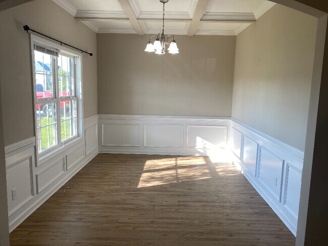 Building Photo - 131 Cavalier Dr