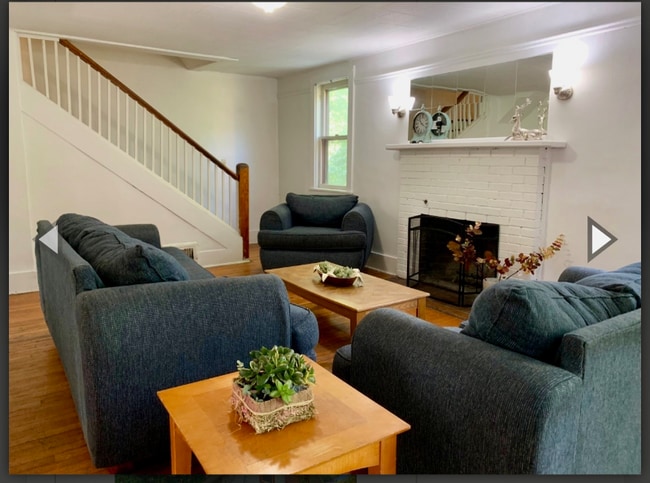 Building Photo - 918 Danby Rd