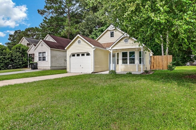 Building Photo - Charming 2Bed Near Piney Green & Camp Lejeune