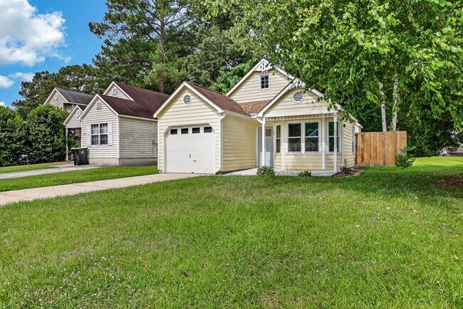 Foto del edificio - Charming 2Bed Near Piney Green & Camp Lejeune