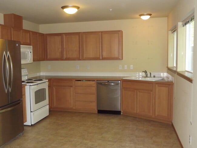 Building Photo - Spectacular 3 Bedroom Condo in "Alicia Meadows" - Puyallup!