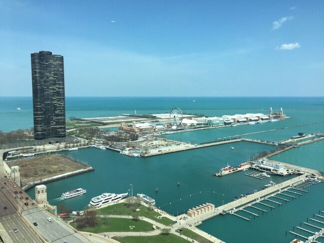 Foto del edificio - 195 N Harbor Dr