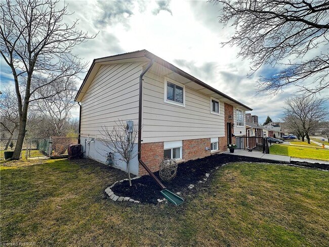 Photo du bâtiment - 978 Silverdale Rd