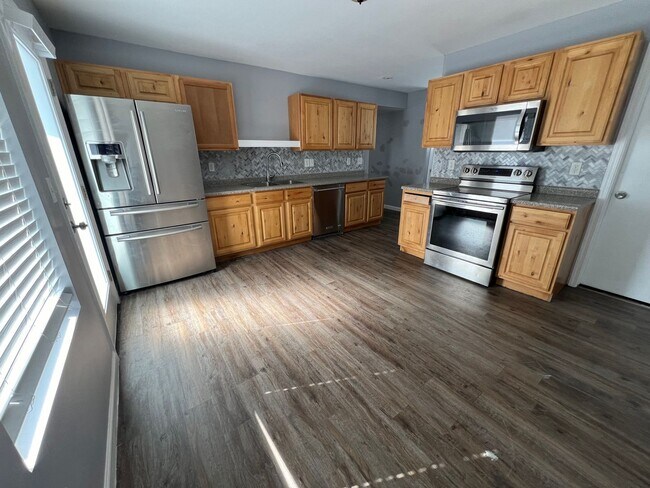 Building Photo - 5 Bedroom Home in Tooele