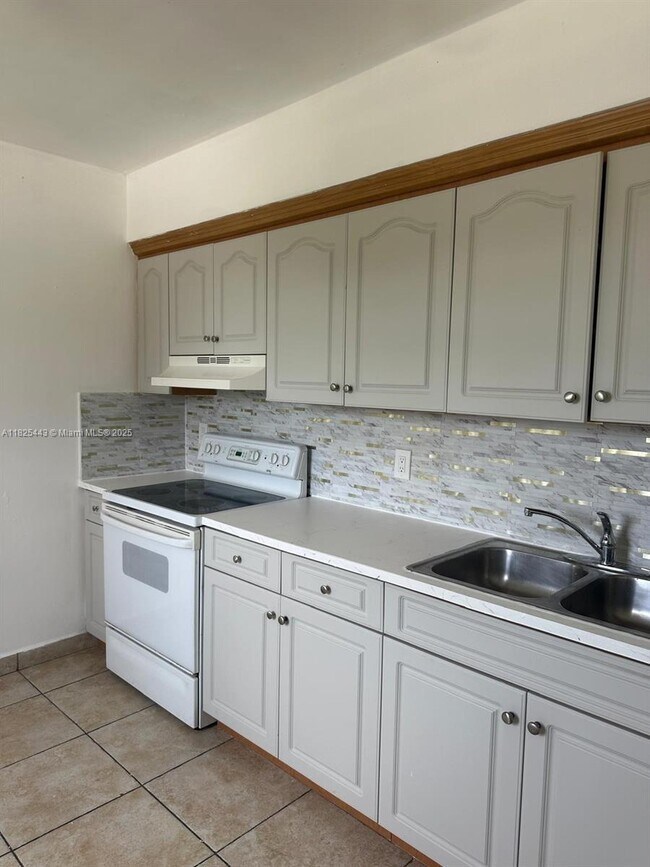 Foto del edificio - 3452 SW 7th St