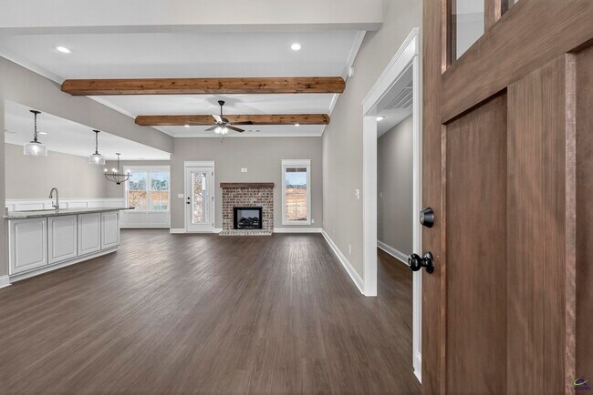 Foto del edificio - 213 Saraland Trl