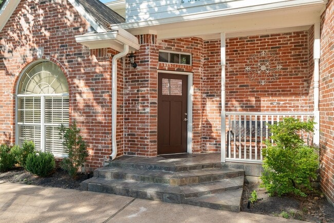 Building Photo - 3062 Lake Island Dr
