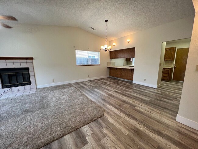 Foto del edificio - 2 Bed 2 Bath Home