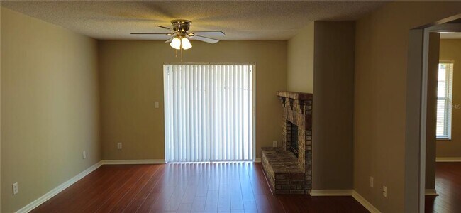 Foto del edificio - 407 Whitewing Cir