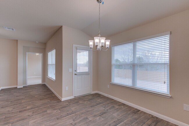 Building Photo - **Stylish Comfort Awaits: Your Perfect Pio...