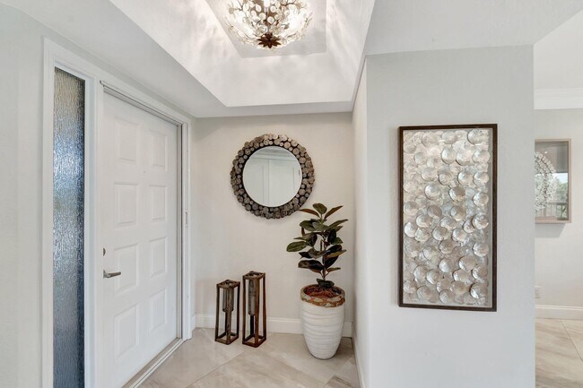 Building Photo - 5279 Fountains Dr S