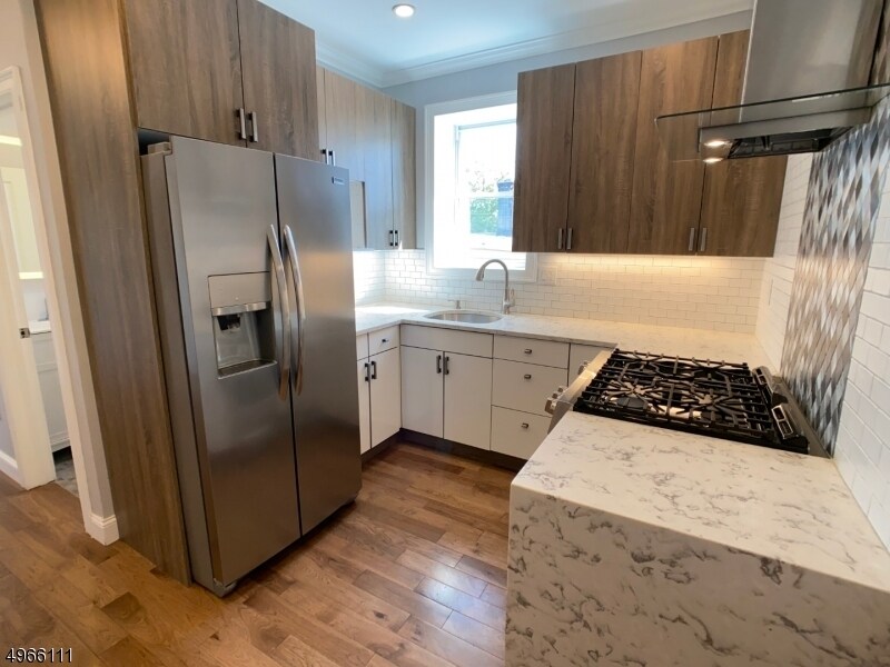 24 Willowdale Ave Unit 3, Montclair, NJ 07042 Room for Rent in