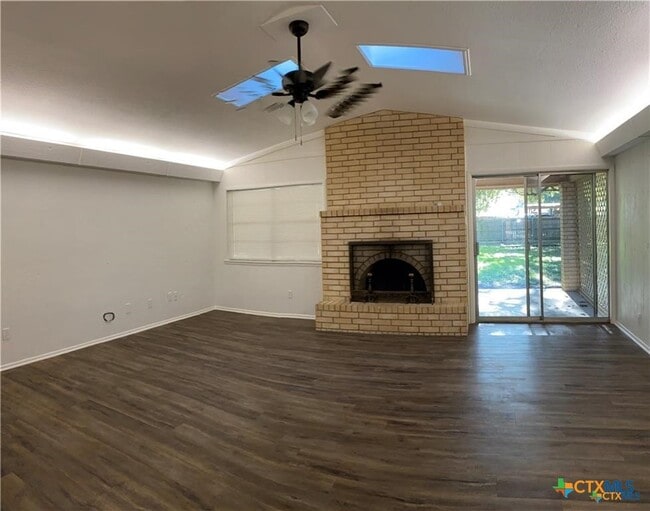 Foto del edificio - 1250 E Common St