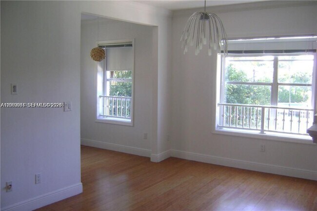 Building Photo - 4812 Pine Tree Dr