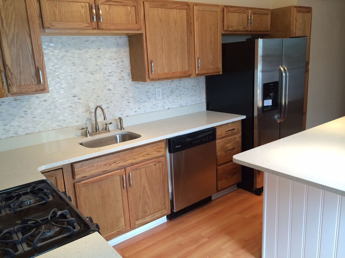 Foto principal - Beautiful 5 bed, 2 bath luxury south side ...