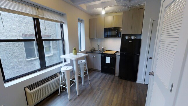 Foto del edificio - 5718 N Winthrop Ave