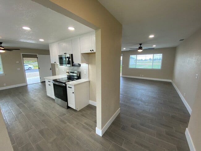 Foto del edificio - Fully Renovated Home on 5 Acres