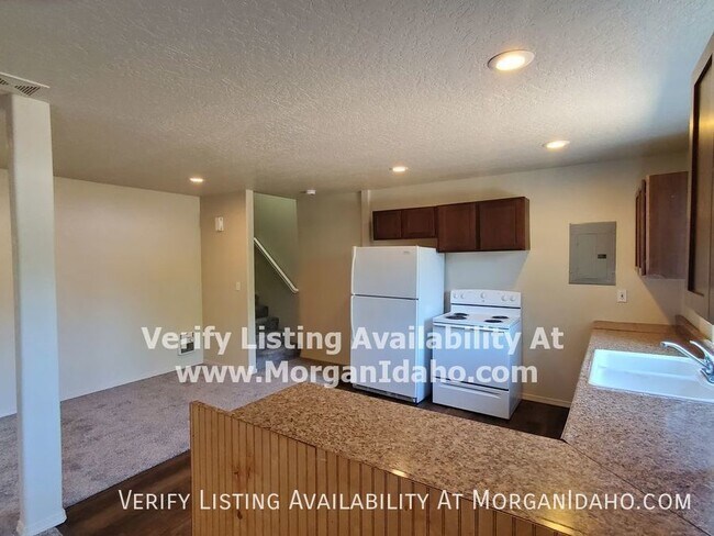 Building Photo - ***$300 off first months rent! Convenientl...