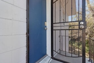 Building Photo - 1110 W 29th St