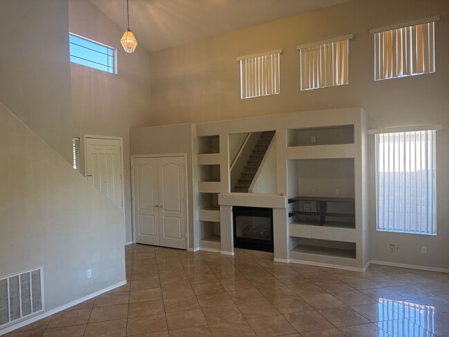 Photo - 1463 W Bluejay Dr House
