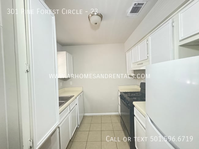 Building Photo - 301 Pine Forest Cir