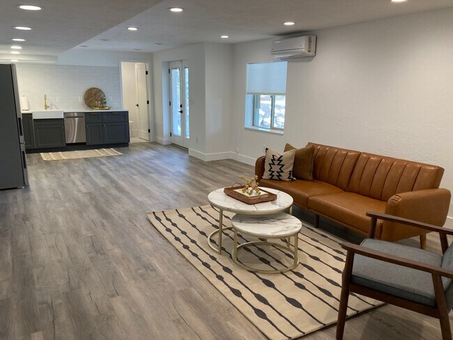 Building Photo - 404 N 1060 W