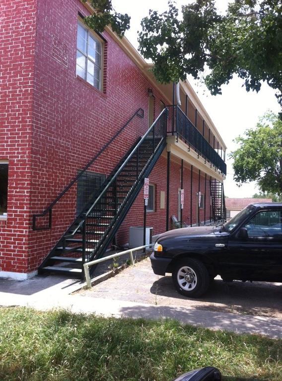 Building Photo - 314 E Hutchison St