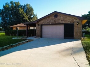 Building Photo - 765 John Carroll Ln