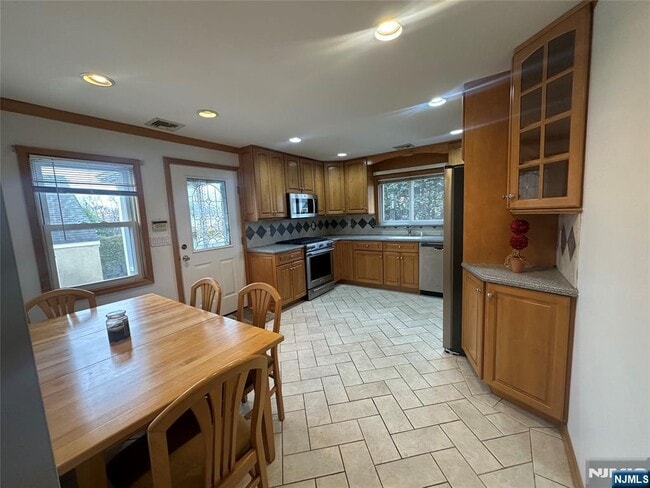 Building Photo - 74 Rosemont Ave