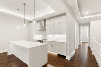 Building Photo - 121 Newbury St