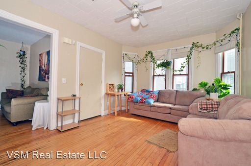 Building Photo - 704 4th St E