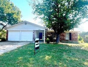 Building Photo - 6601 Woodway Dr
