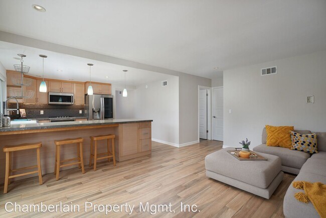 Building Photo - 4 br, 2.5 bath House - 1504 Valleda Lane