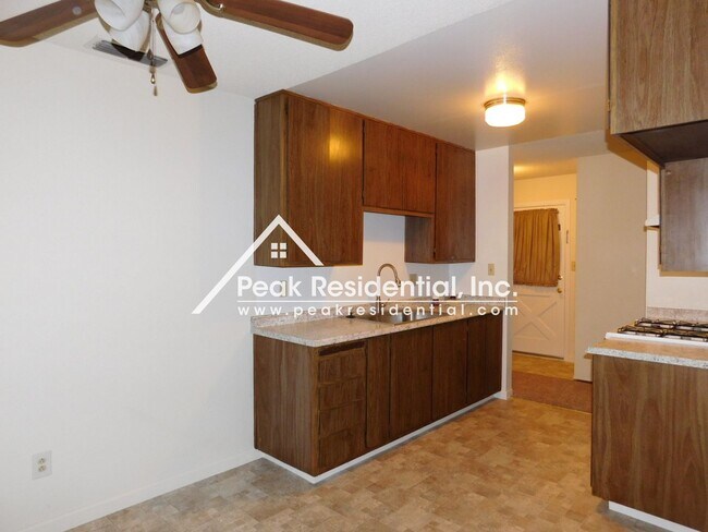 Foto del edificio - A 3bd/1ba Foothill Farms area House with G...
