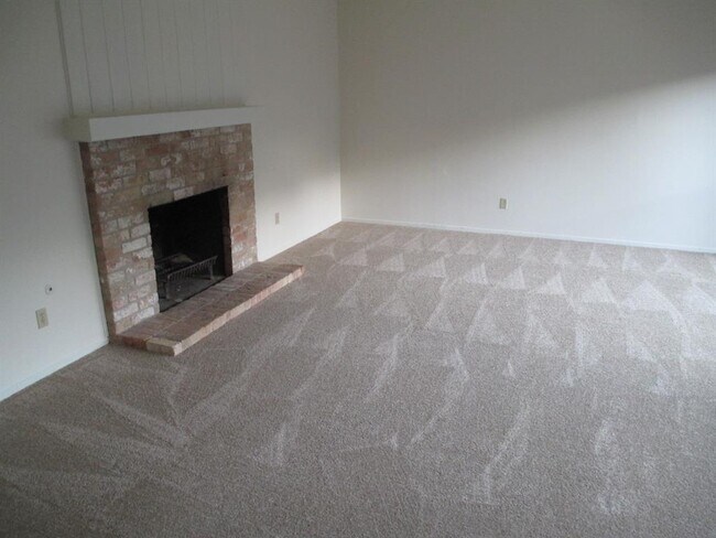 Building Photo - 2906 Mission Valley Dr