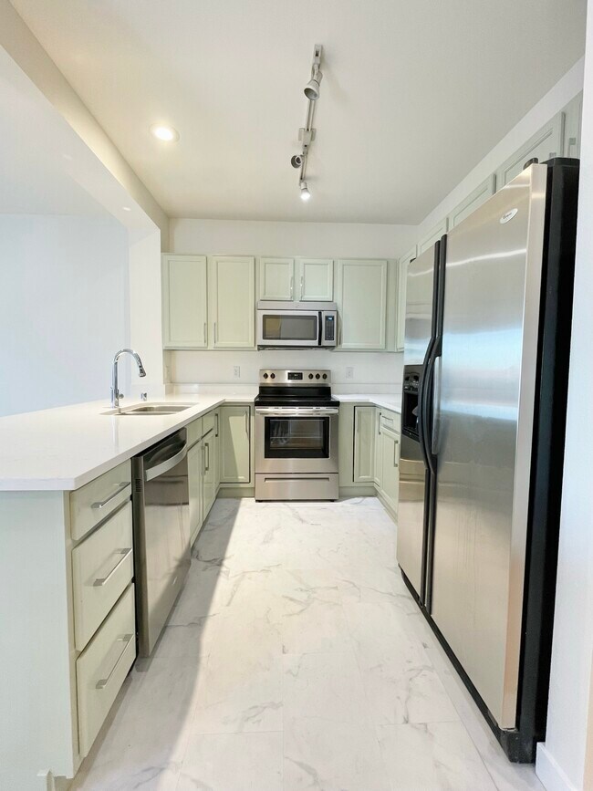 Building Photo - 3714 S Holly Park Dr