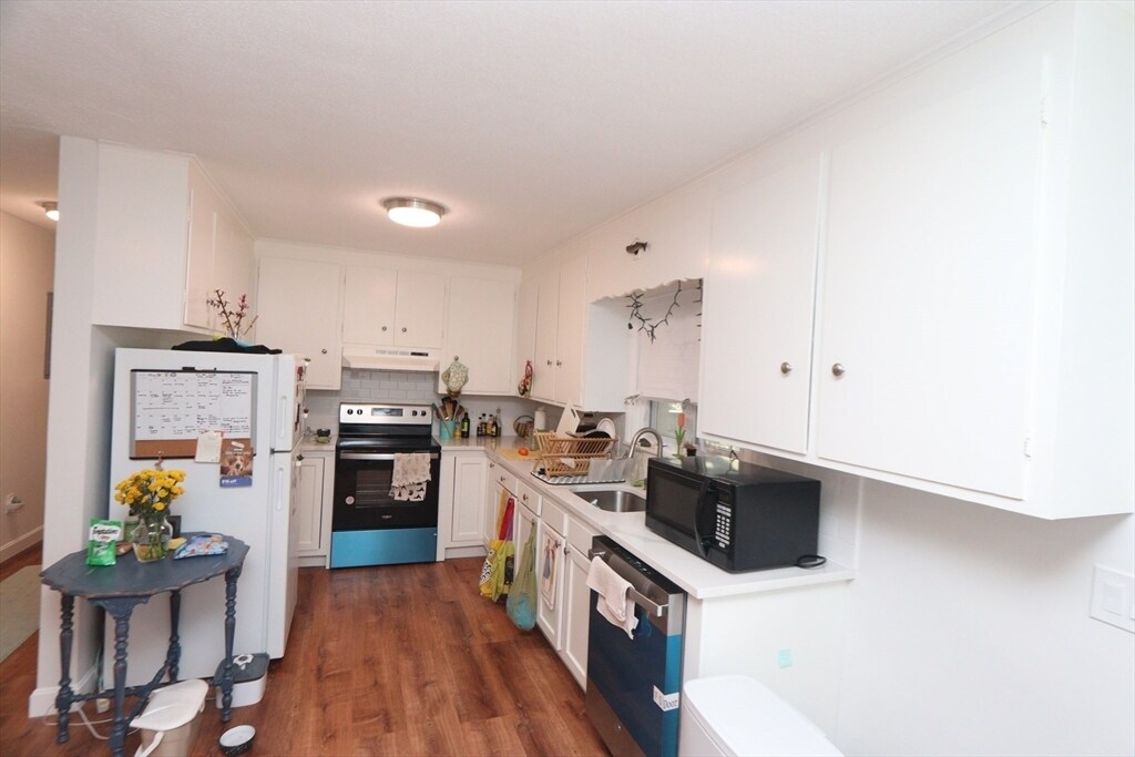 Foto principal - 72 Cushing St