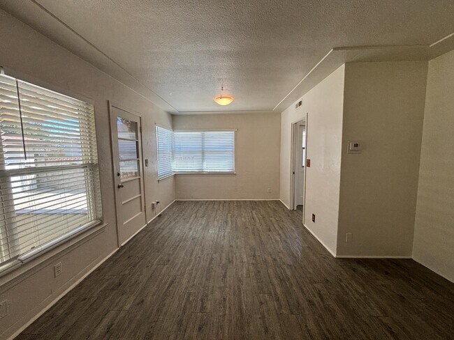 Foto del edificio - 816 W Fedora Ave