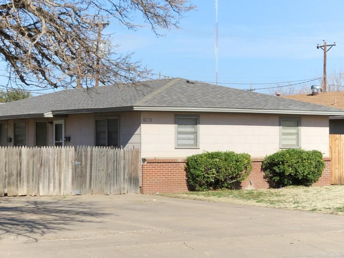 3808 22nd Pl, Lubbock, TX 79410 Townhouse for Rent in Lubbock, TX