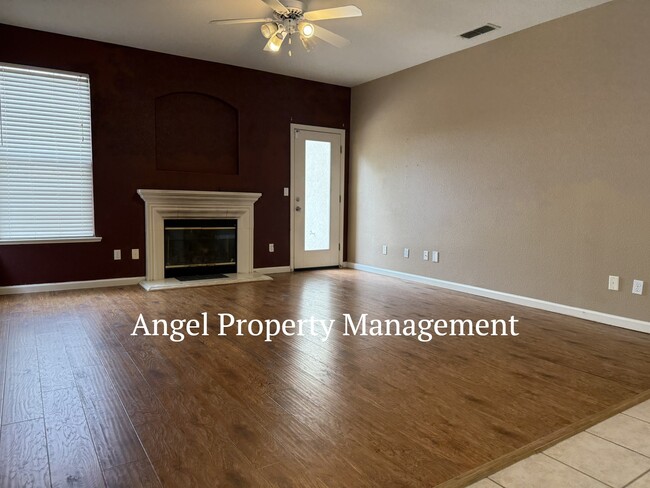 Building Photo - 2125 Galen Dr